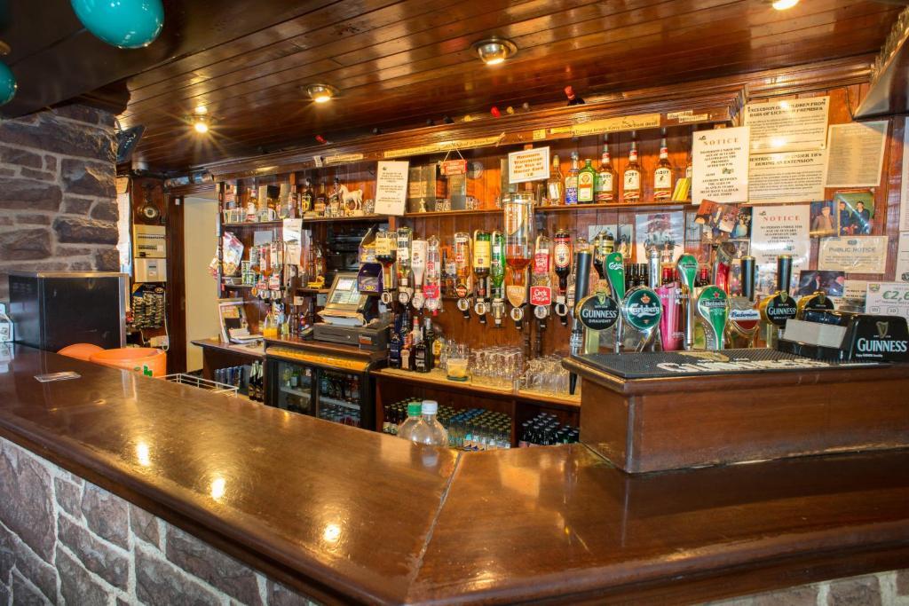 Larkin'S Pub, Restaurant, And B&B Milltown  Exteriör bild