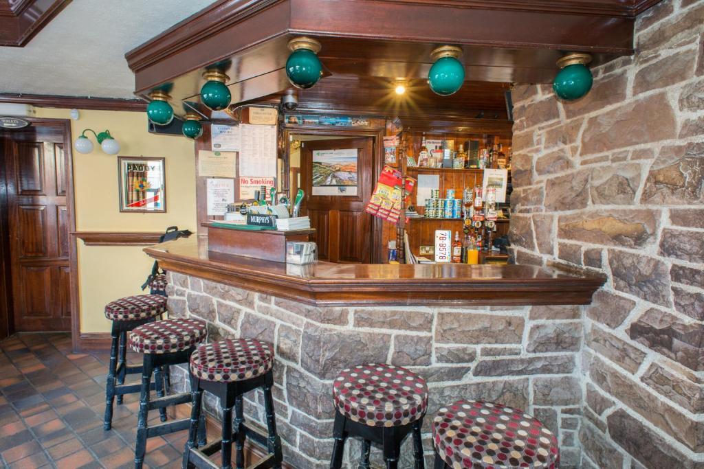 Larkin'S Pub, Restaurant, And B&B Milltown  Exteriör bild